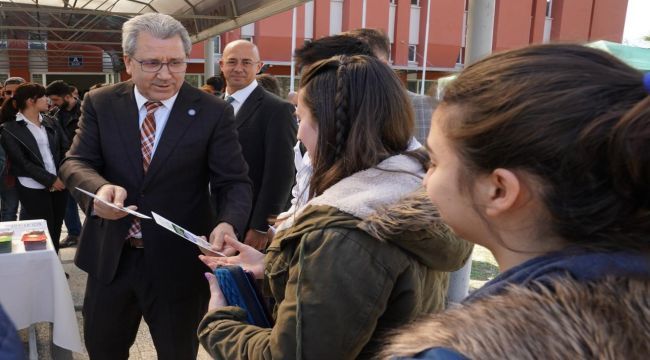 Madde bağımlılığı bilgilendirme standı açıldı