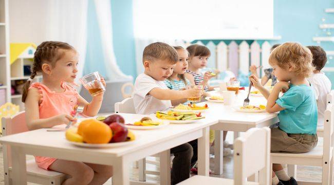 Çocuklar Okul Döneminde Nasıl Beslenmeli?