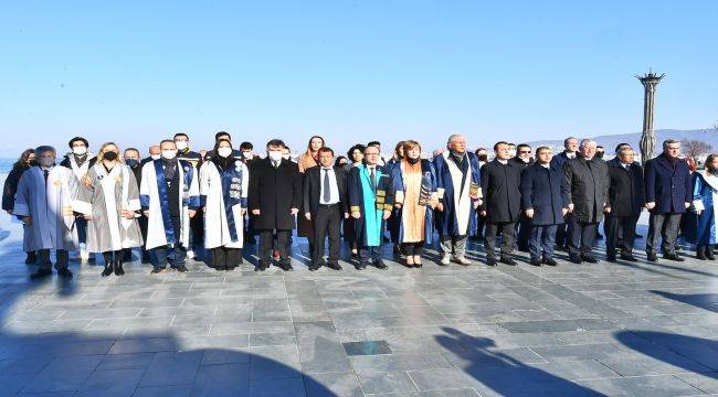 Cumhuriyet Meydanı'nda 14 Mart Tıp Bayramı Töreni