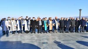 Cumhuriyet Meydanı'nda 14 Mart Tıp Bayramı Töreni