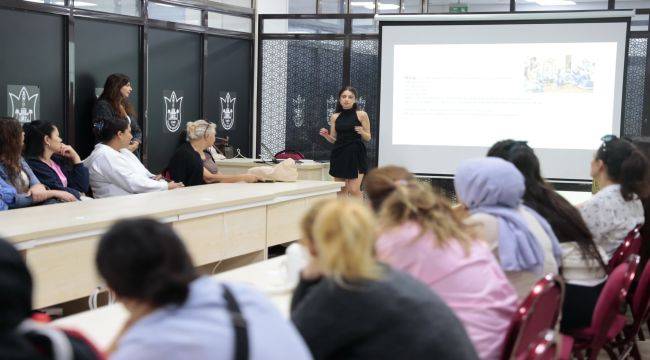 'Mutlu Çocuklar'ın Anneleri Seminere Katıldı